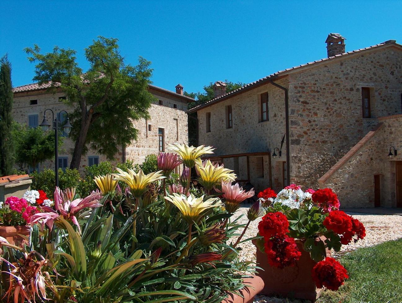 Borgo Il Villino Vendégház Casole dʼElsa Kültér fotó